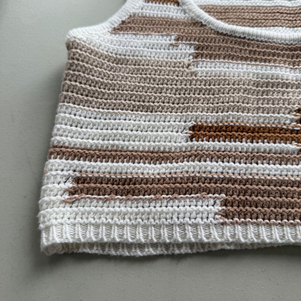 Le Lis Collection Women's S Tan Brown Abstract Stripe Crochet Knit Crop Tank Top - Picture 9 of 10